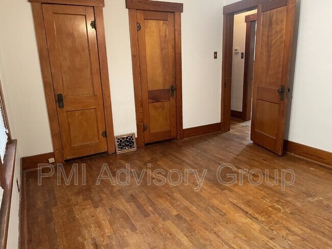 Building Photo - 1267 SW Plass Ave