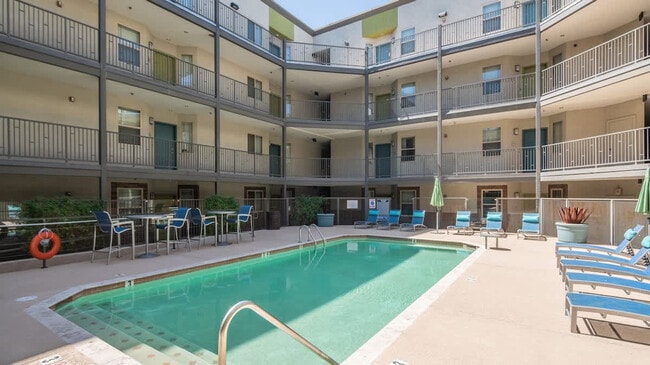 Building Photo - 1260 E University Dr