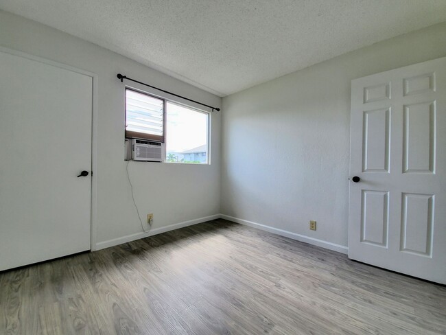 Building Photo - Rarely available! Upgraded ground floor 2b...