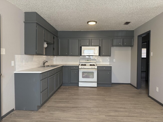 Building Photo - 1318 25th St