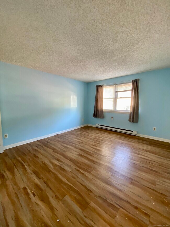 Building Photo - 466 Middletown Ave
