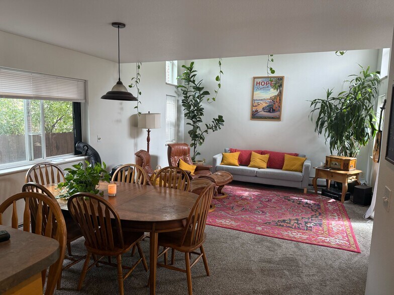 Spacious Living Room. Open floor plan. - 2191 S Sherman St
