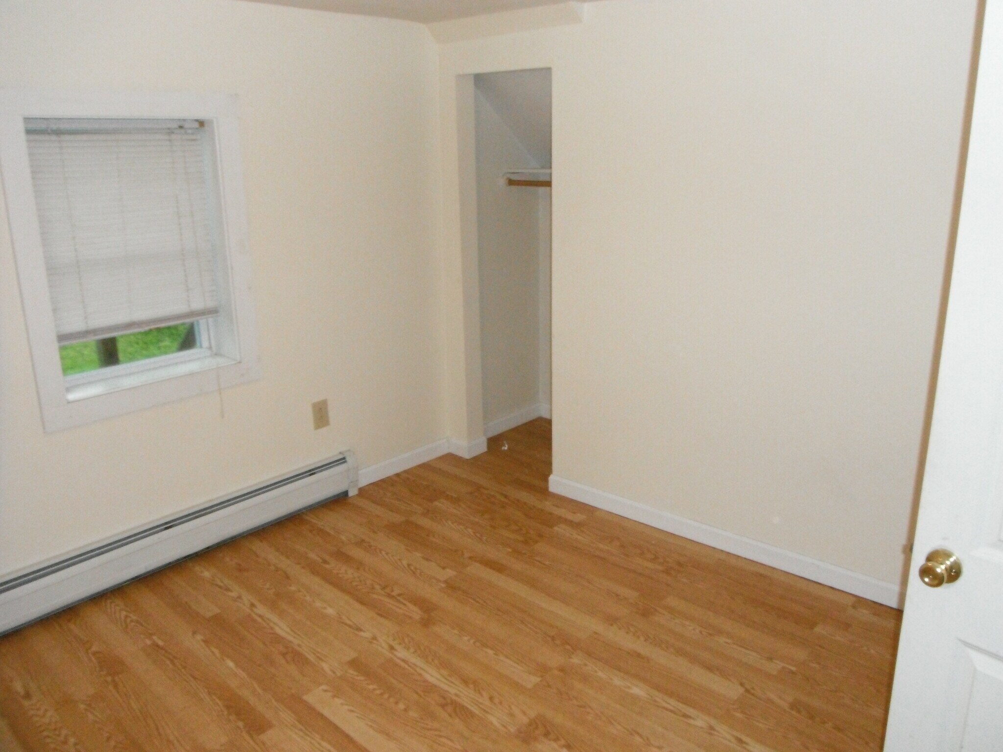 bedroom - 12 N River St
