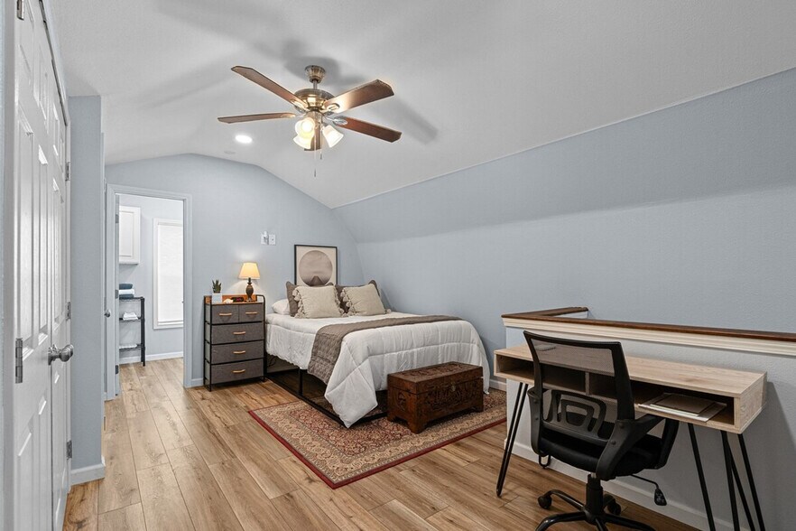 Building Photo - 2 Mead Dr