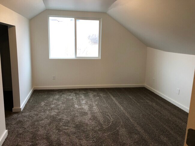 Building Photo - 410 E James St