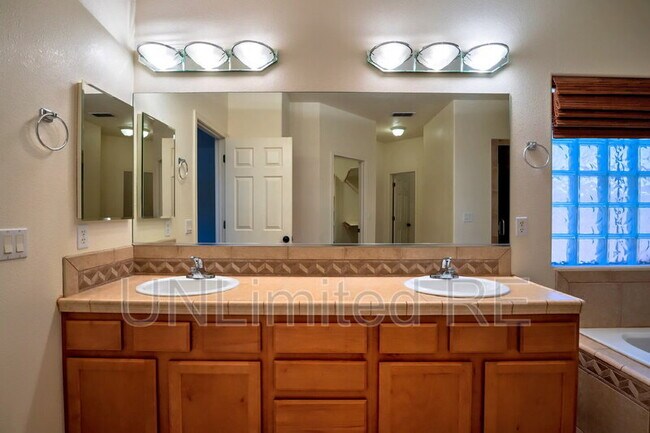 Building Photo - 4926 Mesa Blanca Way