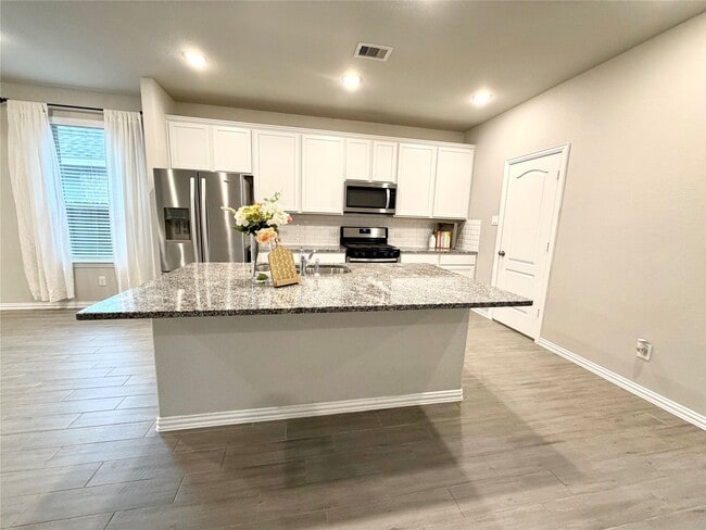 Building Photo - 8319 Divot Trce