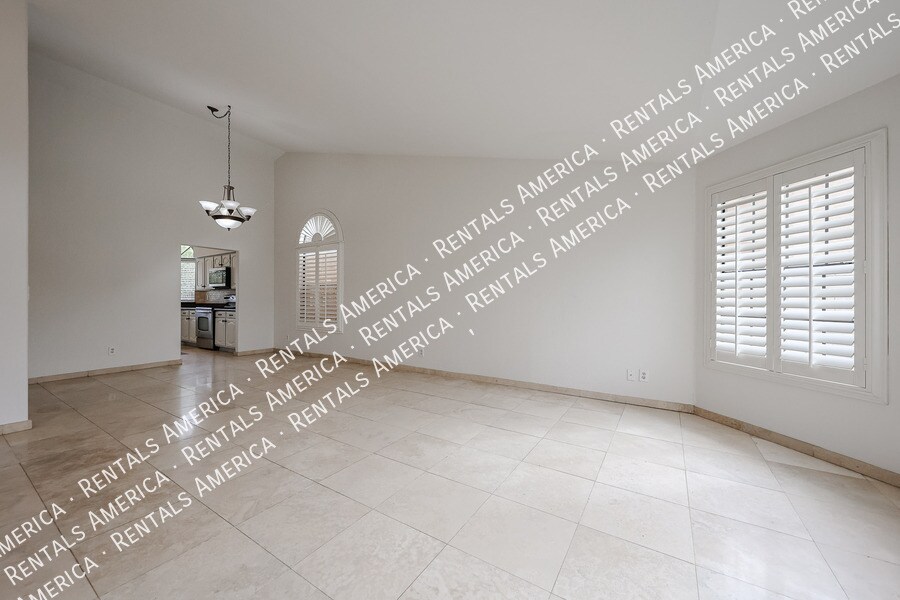 Building Photo - 532 E Stonebridge Dr