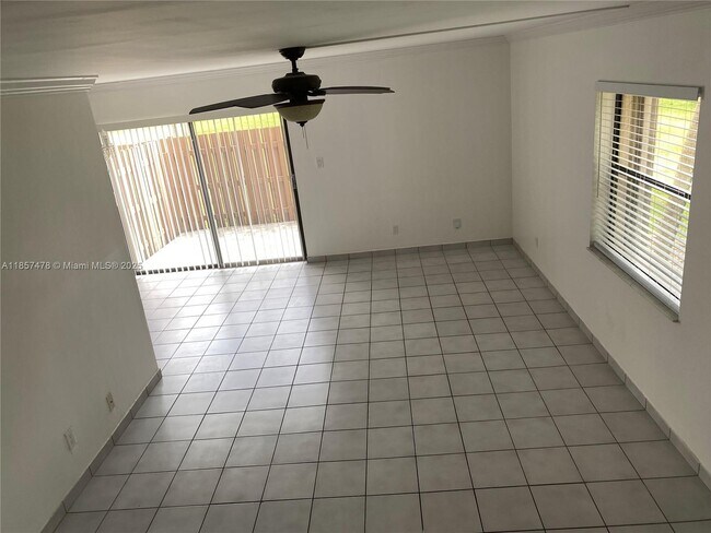 Building Photo - 10925 SW 113th Pl