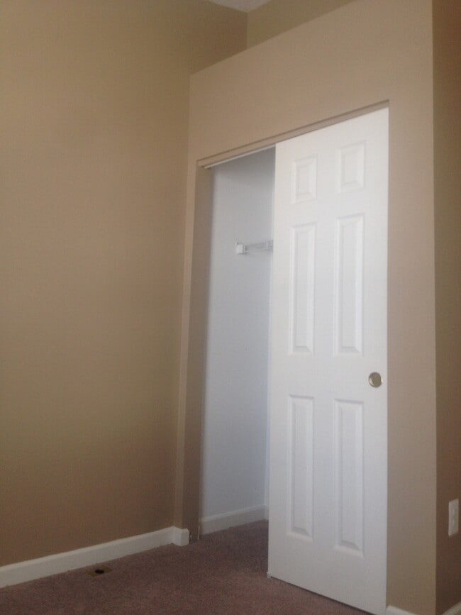 Building Photo - 328 Kestrel Dr