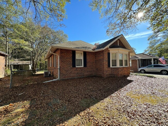 Building Photo - Nice Brick 3/2 House in Riverside $1,395