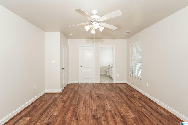 Building Photo - 6916 Meadow Ridge Dr