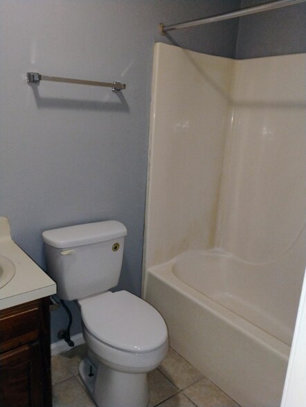 Building Photo - 14140 Azalea Park Ave