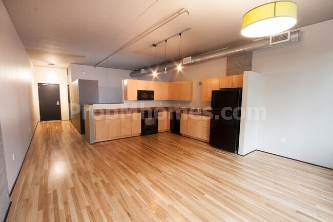 Building Photo - Vibrant One Bedroom Loft w/ City Views In ...