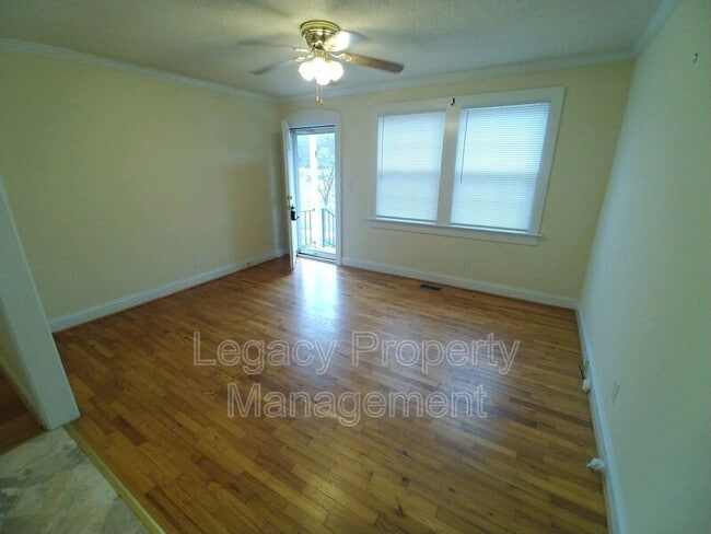 Building Photo - 609 E Willowbrook Dr