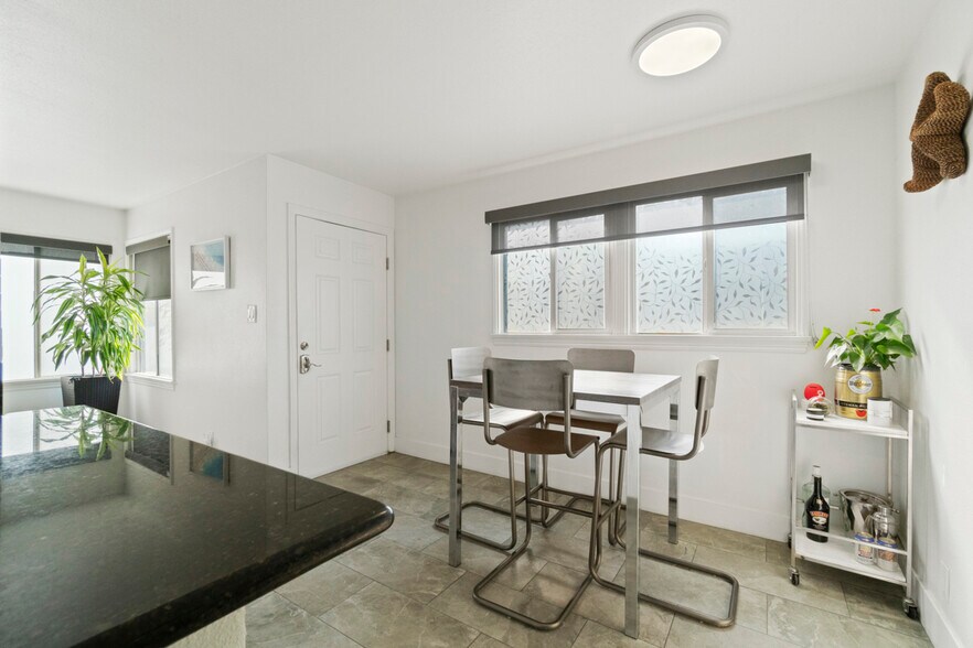 Building Photo - 3539 Caspian Ave