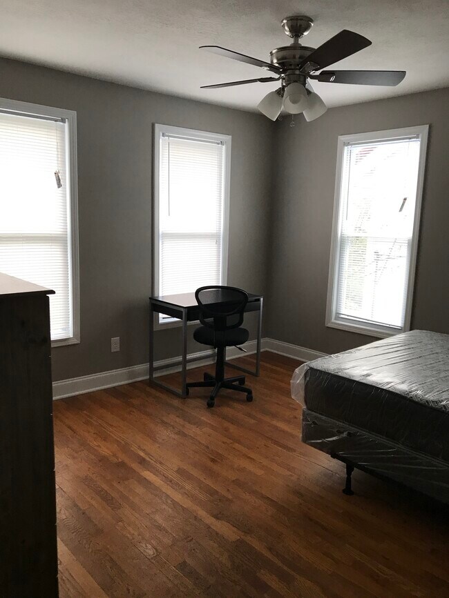 Building Photo - 314 Pleasant St