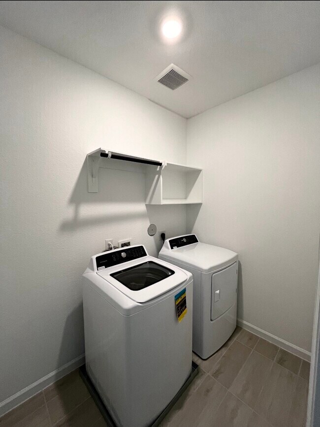 Building Photo - 5422 Holly Hvn Ct