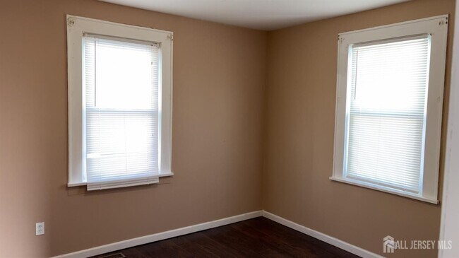 Building Photo - 60 Heald St