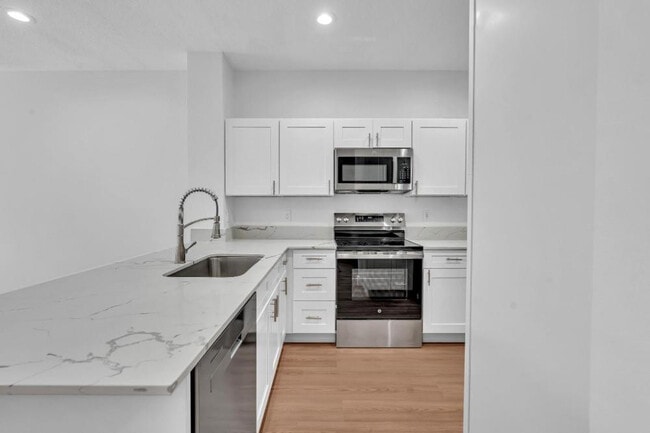 Building Photo - 4945 Fulton St