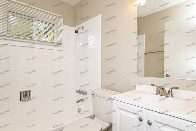 Building Photo - 4097 Fox Island Dr