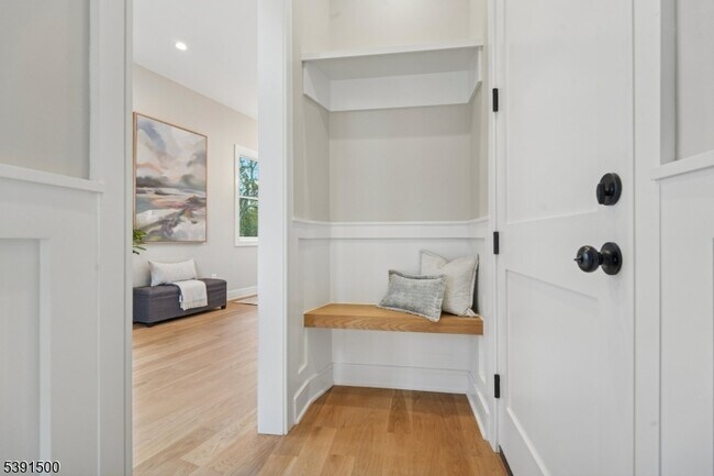 Building Photo - 15 Lake Rd