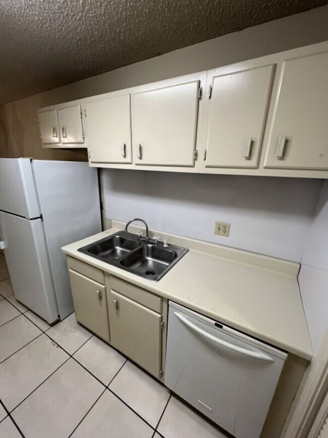 Building Photo - Weston St.