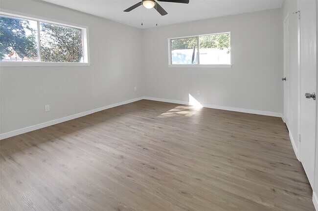 Building Photo - 2509 Bayou Ave