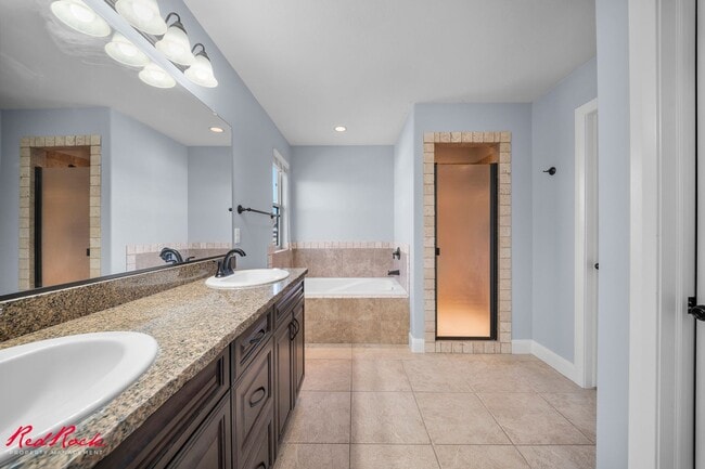 Building Photo - Charming 3 Bedroom Townhome