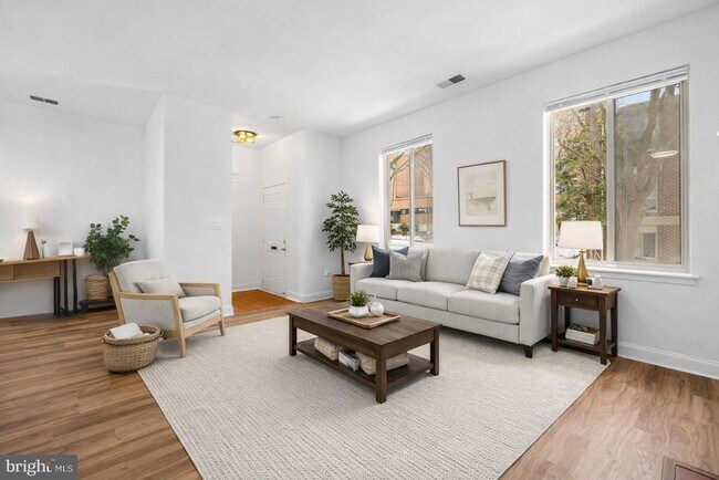 Building Photo - 13 Andrew Pl