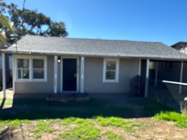 Building Photo - 1915 Fort Wayne St