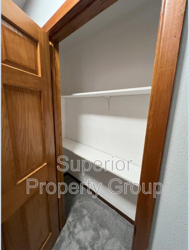 Building Photo - 2 S Wickham Ct