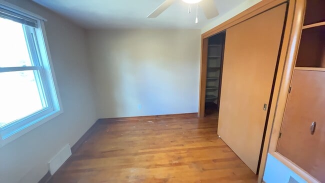 Building Photo - 904 Park Ave