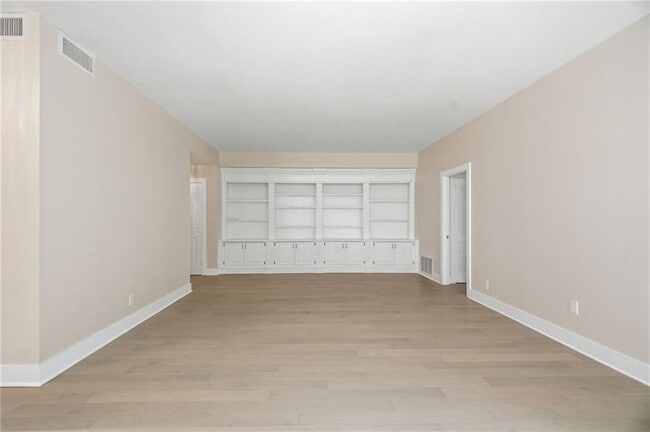 Building Photo - 2632 Peachtree Rd NW