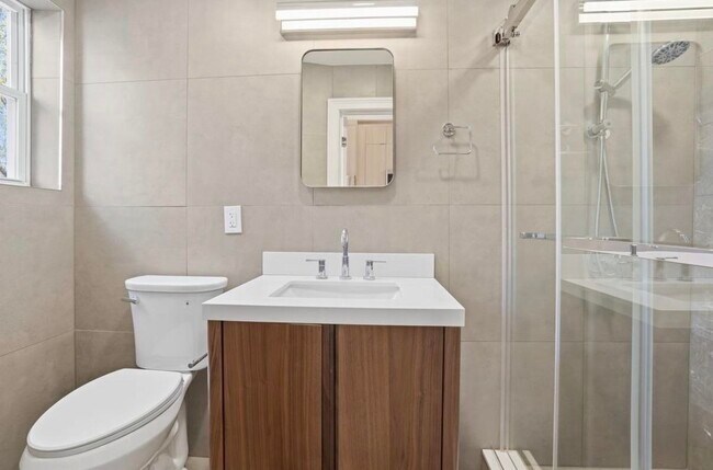 Building Photo - 233.5 Summit Ave