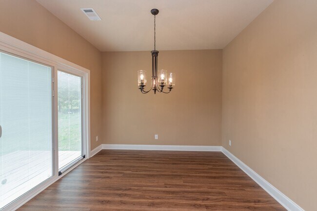 Building Photo - Like-new 4 bed/2.5 bath home for lease nea...