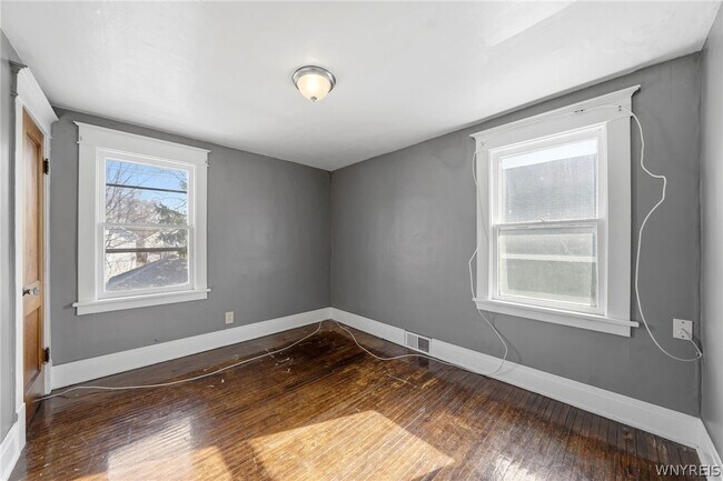 Building Photo - 220 Dartmouth Ave