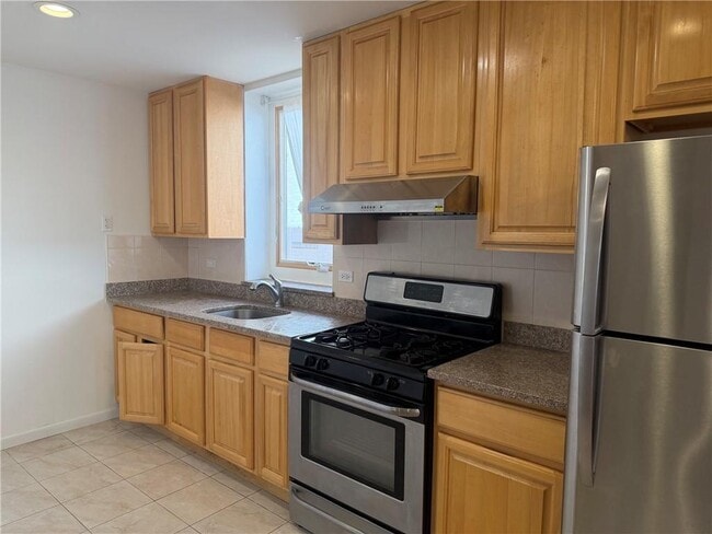 Building Photo - 2035 Bay Ridge Pkwy
