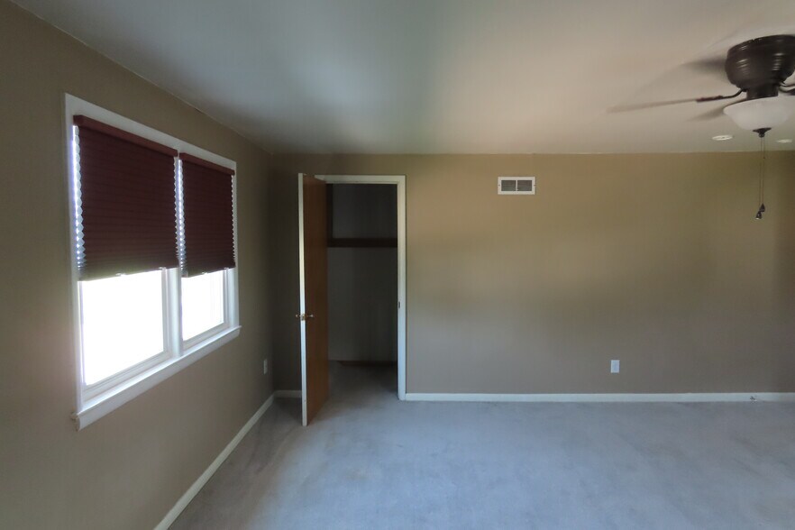 master bedroom walkin closet - 1605 Doty St