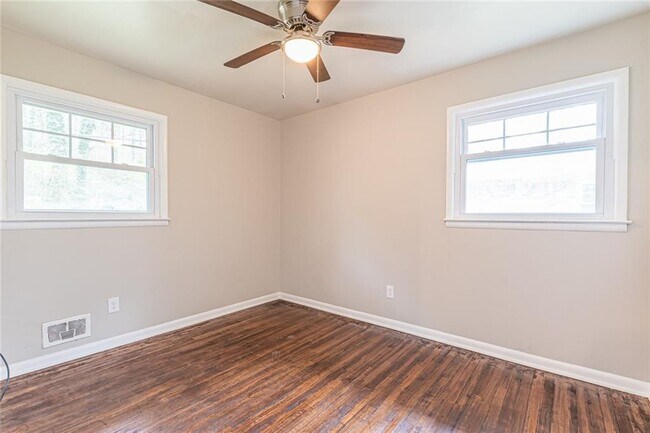 Building Photo - 149 Meadow Park Ln SW