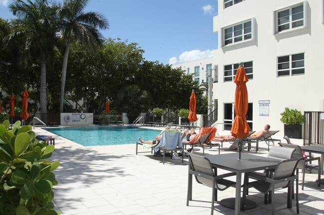 Building Photo - 340 Sunset Dr