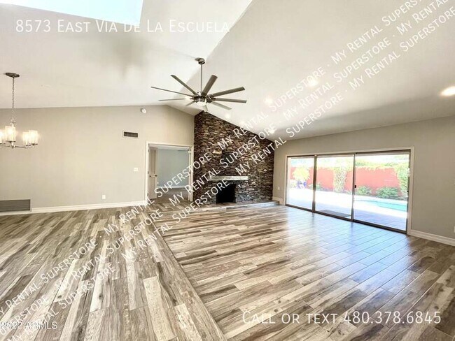 Building Photo - 8573 E Vía De La Escuela