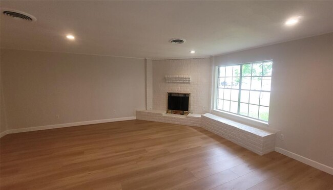 Building Photo - 11002 Melba Ln