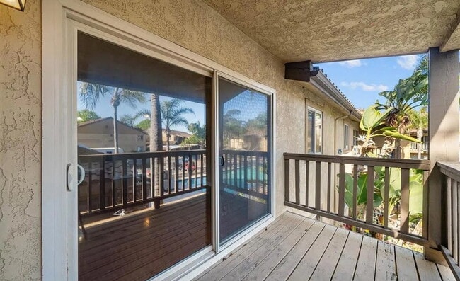 Building Photo - Come see this spacious 1 bedroom upstairs ...