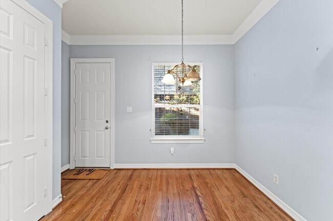 Building Photo - 10106 Holly Chase Dr