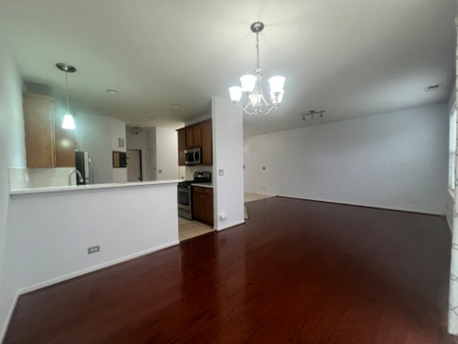 Building Photo - 524 Majestic Ln