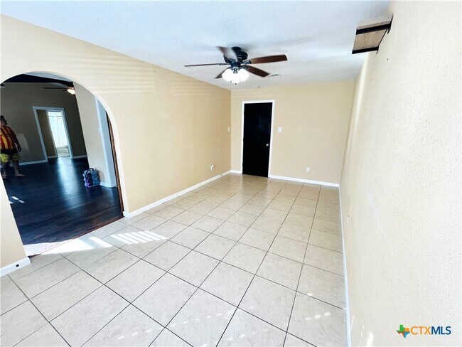 Building Photo - 1006 Missouri Ave