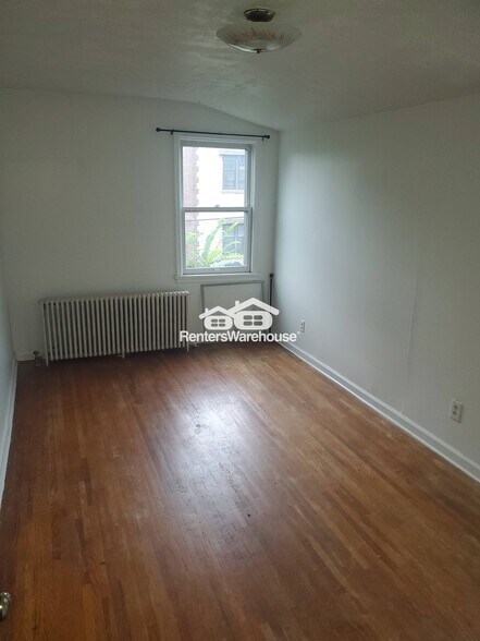 Building Photo - 3028 14th Ave S