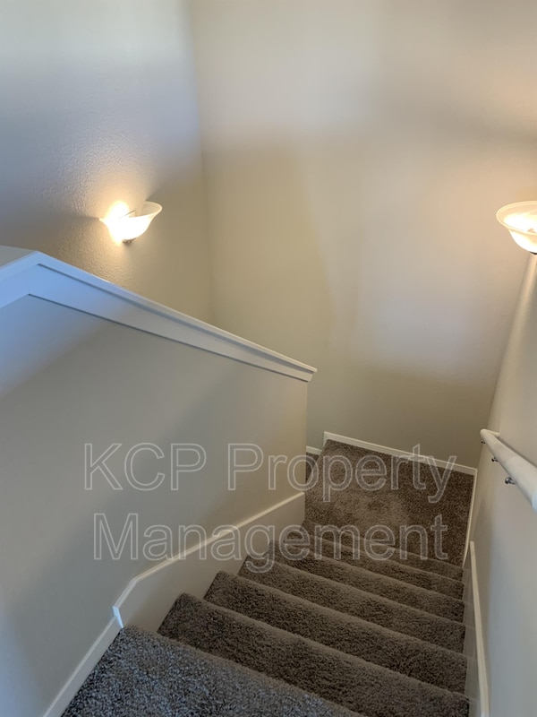 Building Photo - 1127 S Kingfisher Ln