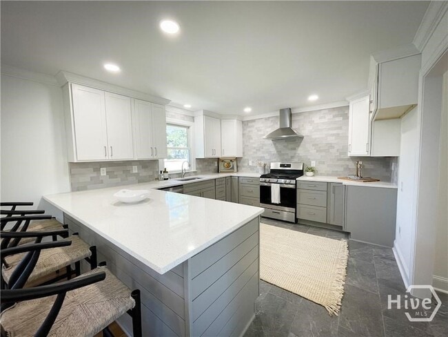 Building Photo - 1092 West Lake Dr